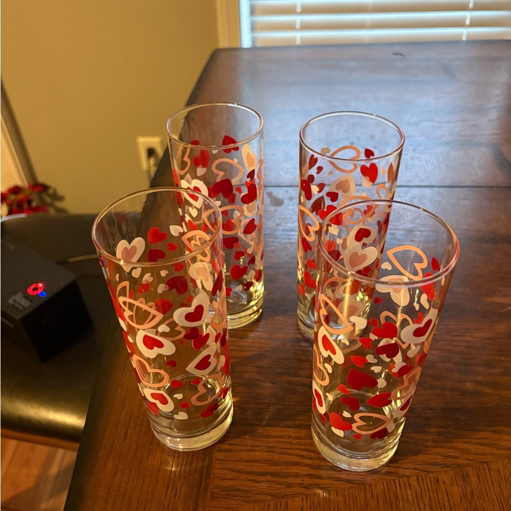 Charming Heart-Patterned Glass Set
